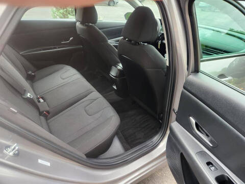 2024 Hyundai Elantra SE