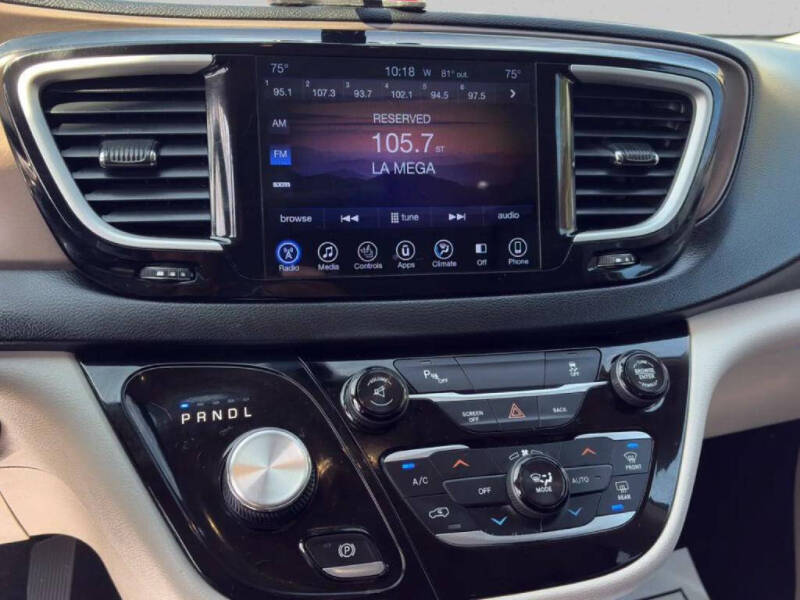 2017 Chrysler Pacifica Touring-L
