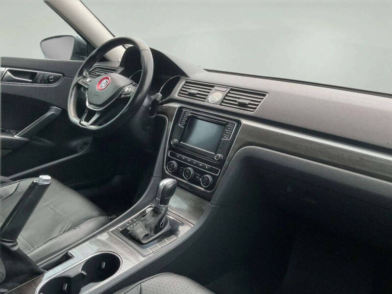 2017 Volkswagen Passat 1.8T SE