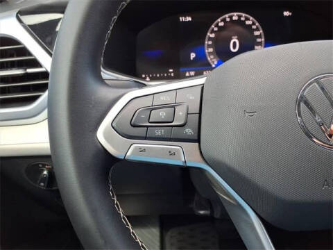 2025 Volkswagen Taos SE