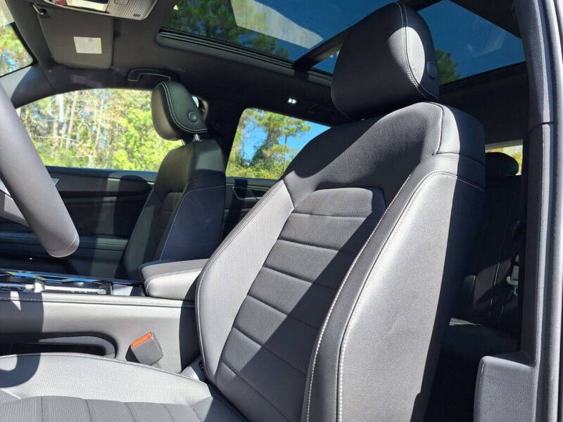 2026 Volkswagen Atlas Cross Sport SEL R-Line Black 4Motion