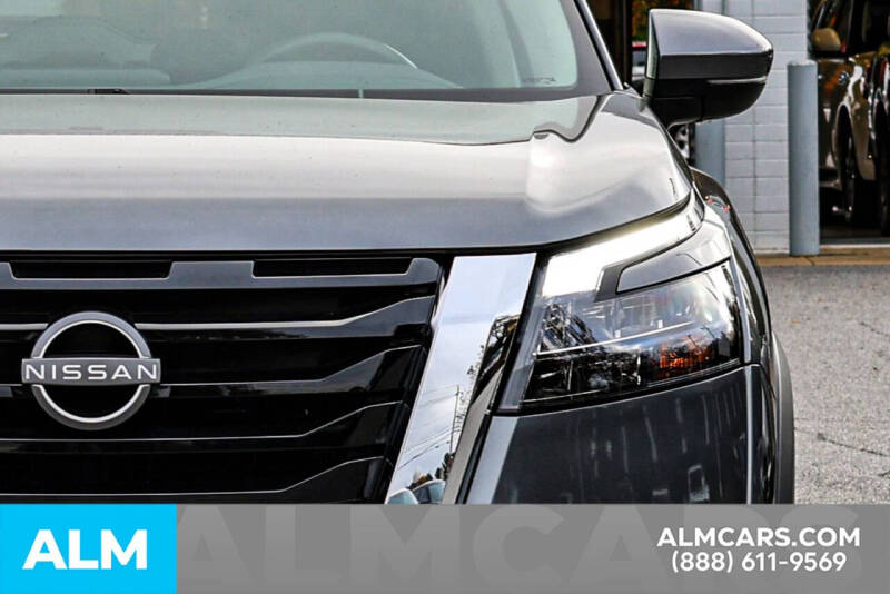 2024 Nissan Pathfinder SV