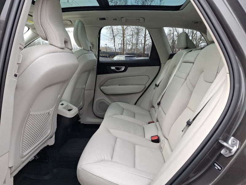 2021 Volvo XC60 T5 Momentum