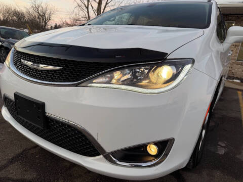2017 Chrysler Pacifica Touring-L Plus