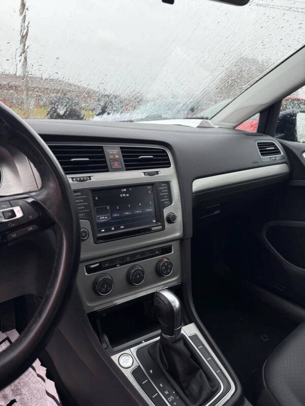 2017 Volkswagen Golf TSI Wolfsburg Edition