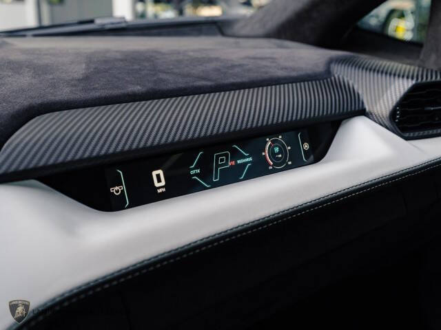 2024 Lamborghini Revuelto