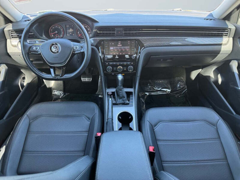 2020 Volkswagen Passat R-Line