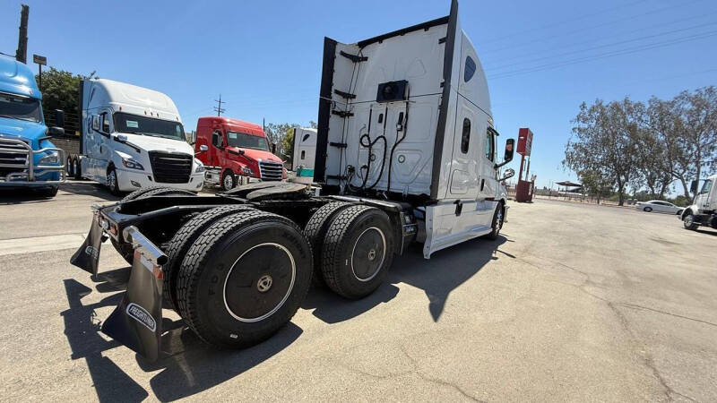 2023 Freightliner Cascadia