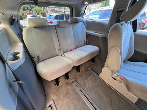 2012 Toyota Sienna