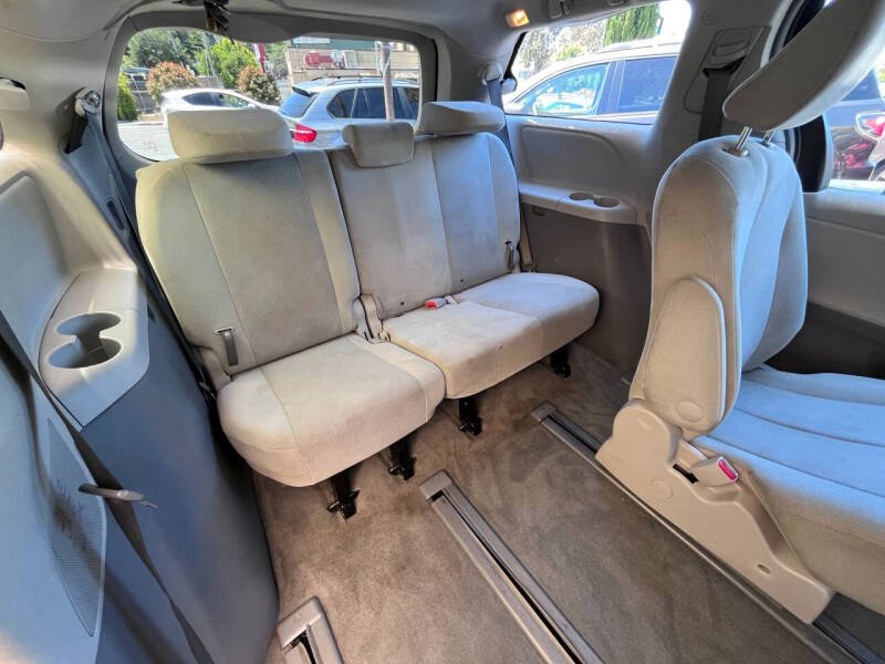 2012 Toyota Sienna