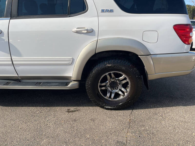 2004 Toyota Sequoia SR5