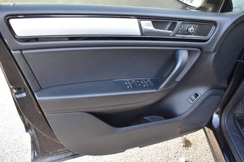 2011 Volkswagen Touareg VR6 Sport