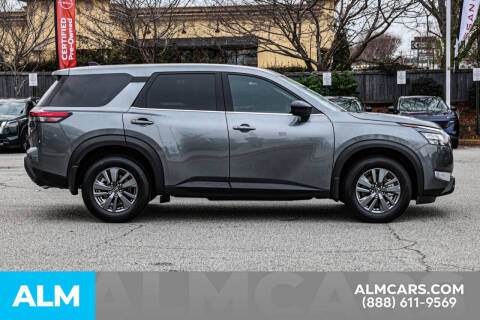 2025 Nissan Pathfinder S