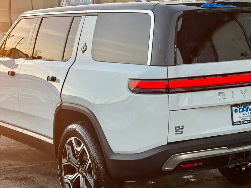 2025 Rivian R1S
