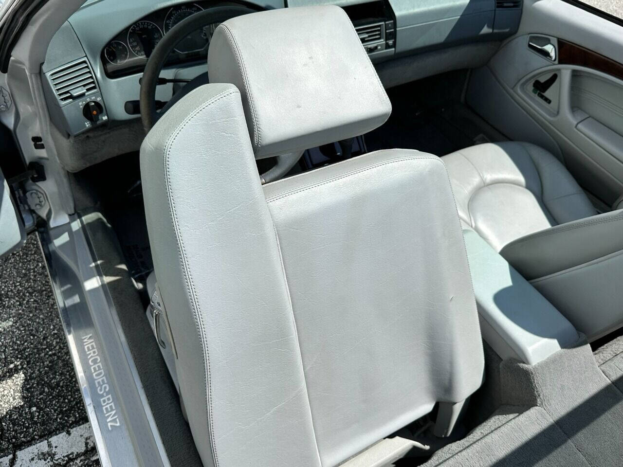 2000 Mercedes-Benz SL-Class  - $15,900