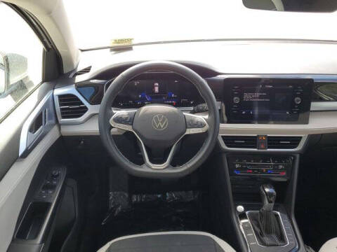 2025 Volkswagen Taos SE