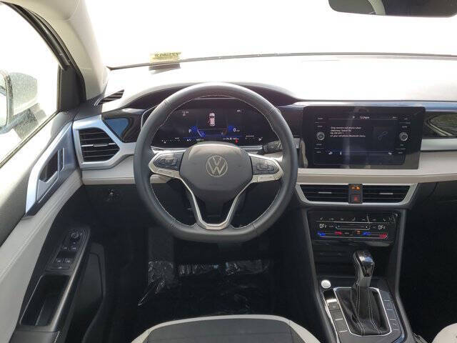 2025 Volkswagen Taos SE