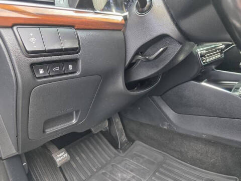 2017 Kia Cadenza Premium