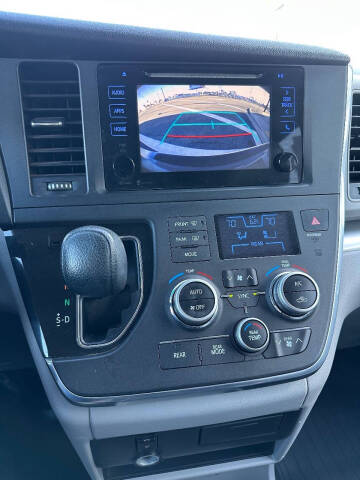 2015 Toyota Sienna LE 8-Passenger