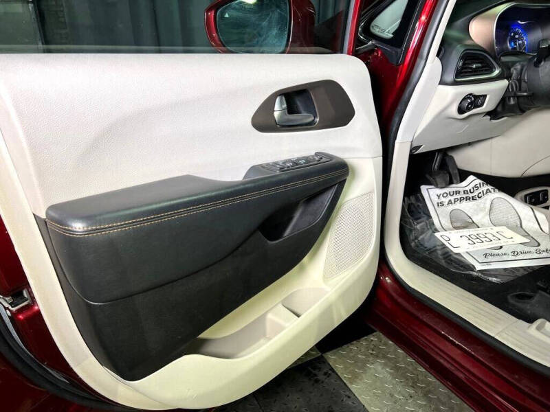 2017 Chrysler Pacifica Touring-L Plus