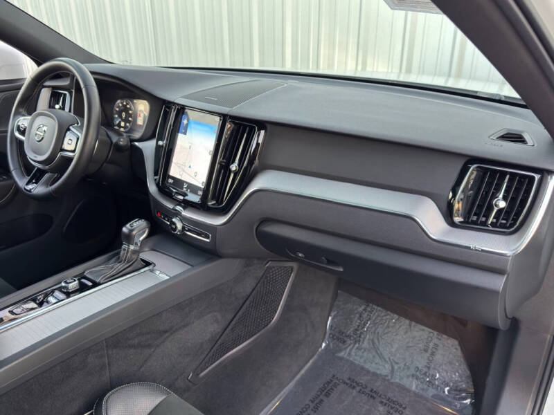 2019 Volvo XC60 T5 R-Design