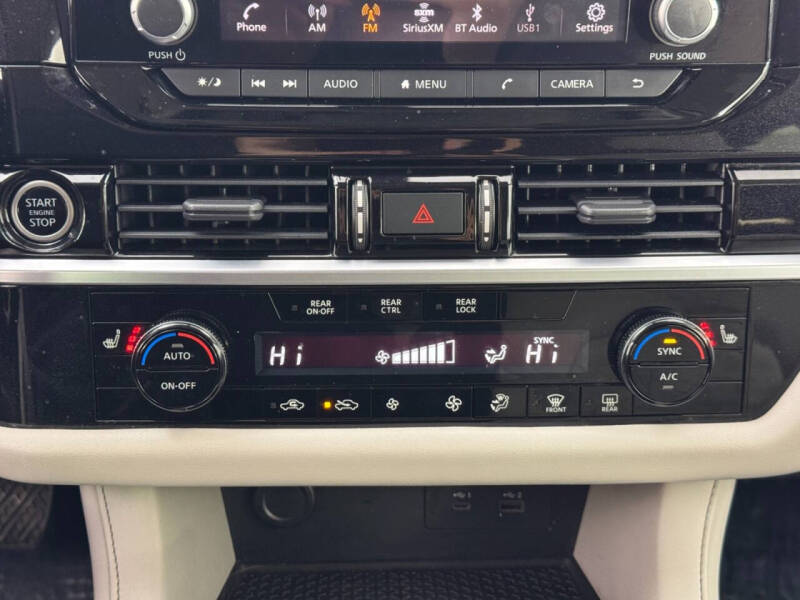 2022 Nissan Pathfinder SV