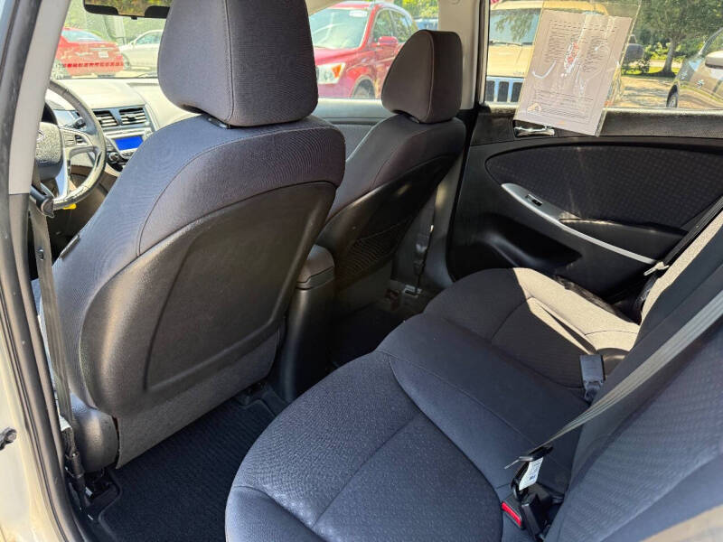 2013 Hyundai Accent SE