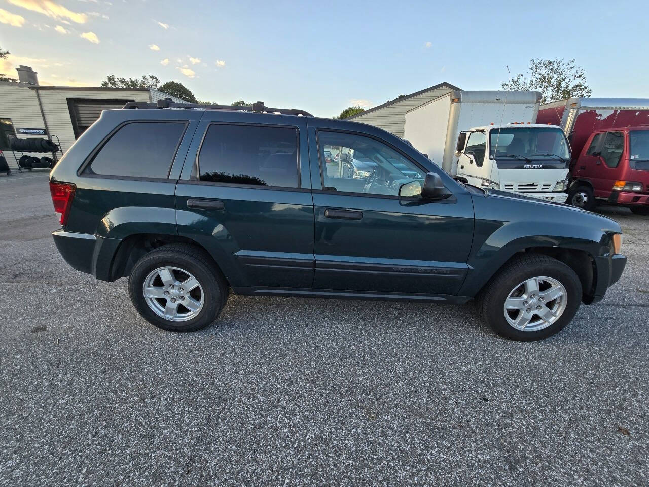 2005 Jeep Grand Cherokee for sale at QUEENSGATE AUTO SALES in York, PA