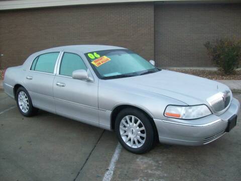 2006 Lincoln Town Car for sale at Cliff Bland & Sons Used Cars in El Dorado Springs MO