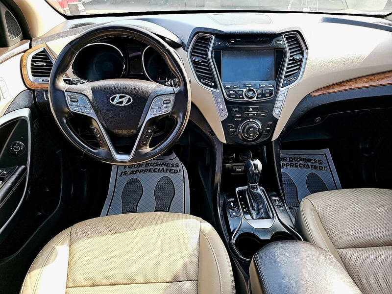 2015 Hyundai Santa Fe Limited's photo