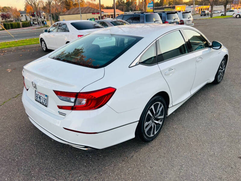 2018 Honda Accord Hybrid Touring photo 3