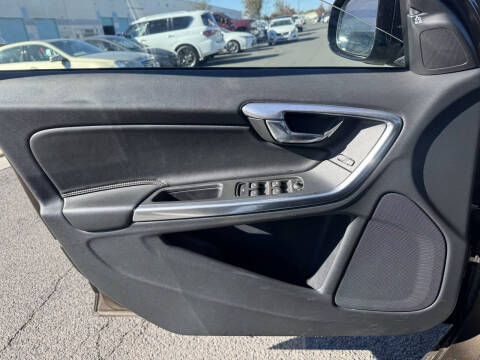 2016 Volvo V60 Cross Country T5