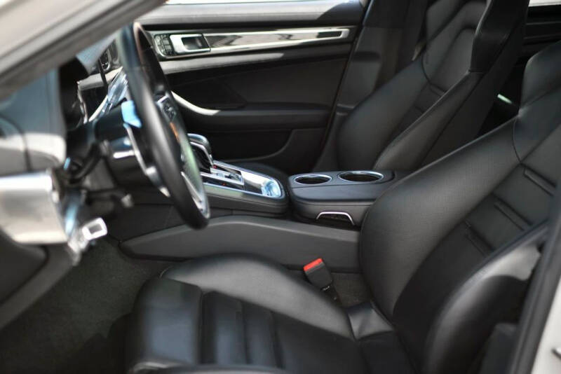 2018 Porsche Panamera Turbo S E-Hybrid