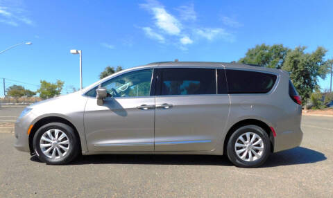 2017 Chrysler Pacifica Touring-L