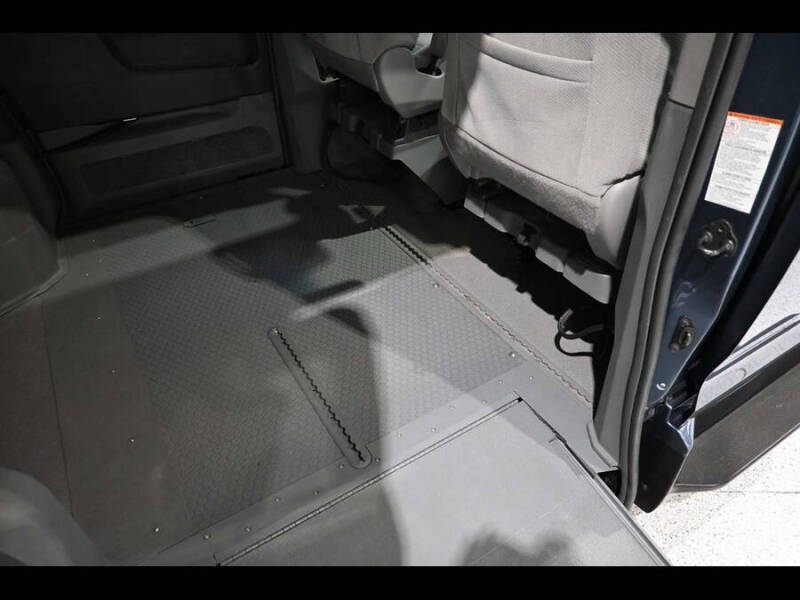 2016 Toyota Sienna LE Mobility 7-Passenger