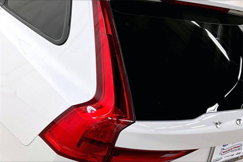 2020 Volvo V90 Cross Country T6