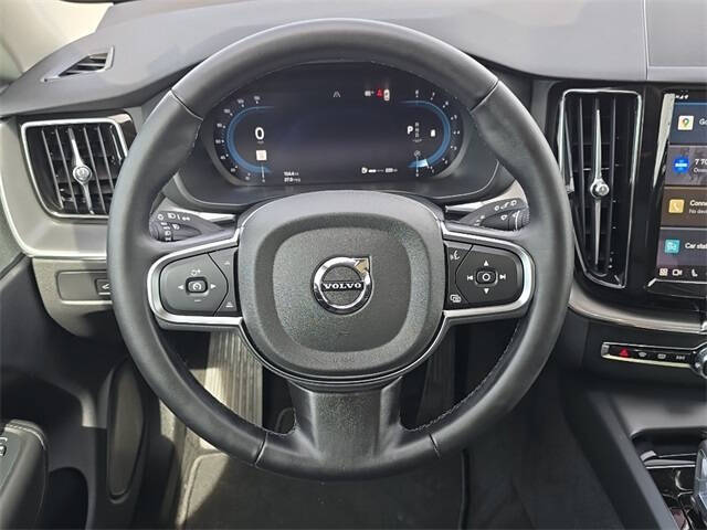 2024 Volvo XC60 B5 Core Dark Theme