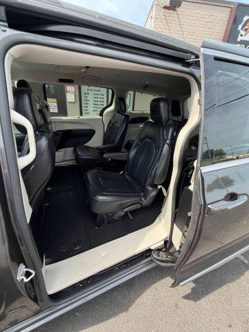 2017 Chrysler Pacifica Touring-L