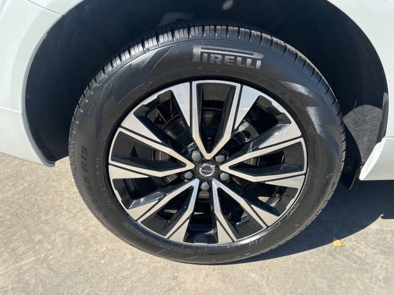 2025 Volvo XC60 B5 Plus Dark Theme