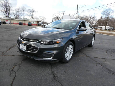 2018 Chevrolet Malibu for sale at Triangle Auto Sales in Elgin IL