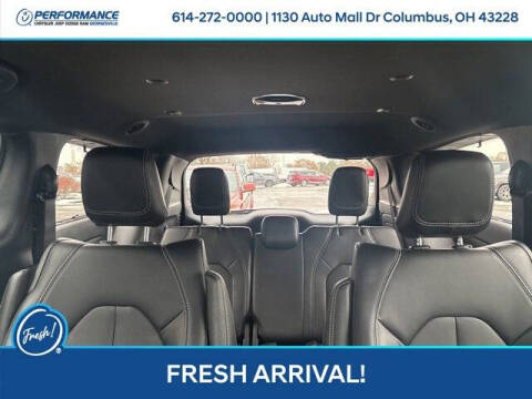 2025 Chrysler Pacifica Plug-In Hybrid Select