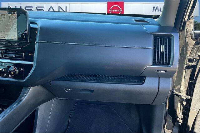 2023 Nissan Pathfinder SL