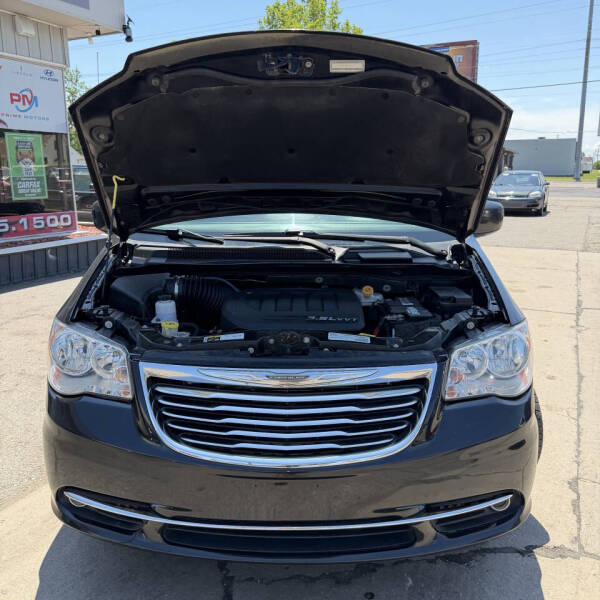 2016 Chrysler Town and Country Touring