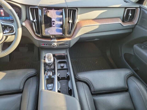 2023 Volvo XC60 B5 Ultimate Bright Theme