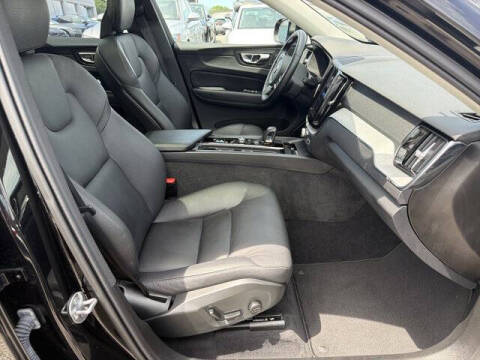 2025 Volvo XC60 B5 Plus Dark Theme