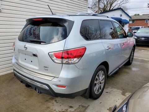 2016 Nissan Pathfinder SV