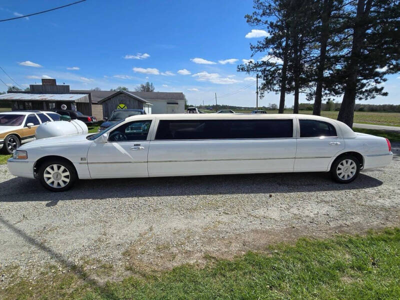 2008 Lincoln Town Car's photo