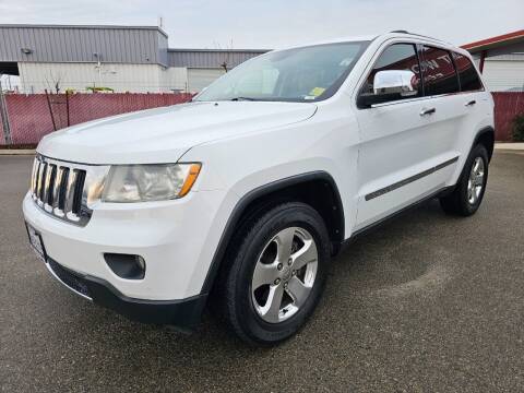 2013 Jeep Grand Cherokee for sale at Credit World Auto Sales in Fresno CA