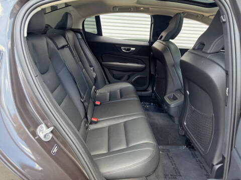 2024 Volvo S60 B5 Plus Dark Theme