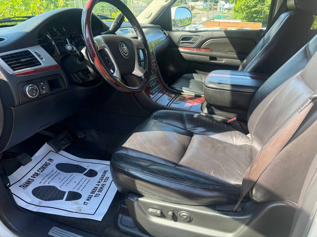 2007 Cadillac Escalade for sale at Car ConneXion Inc in Knoxville, TN